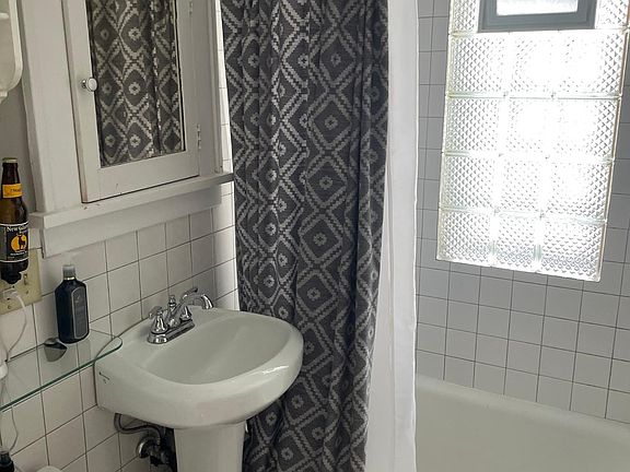 4th image of 1 Saint Clair Ave #1