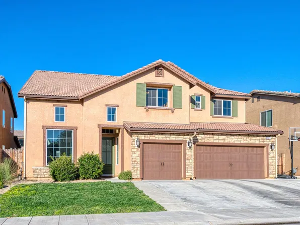 1676 Las Rosas Ave, Clovis, CA 93619