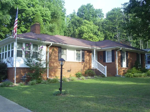 8 Hillside Dr, Lexington, NC 27295