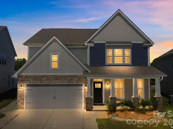 180 Longleaf Dr, Mooresville, NC 28117