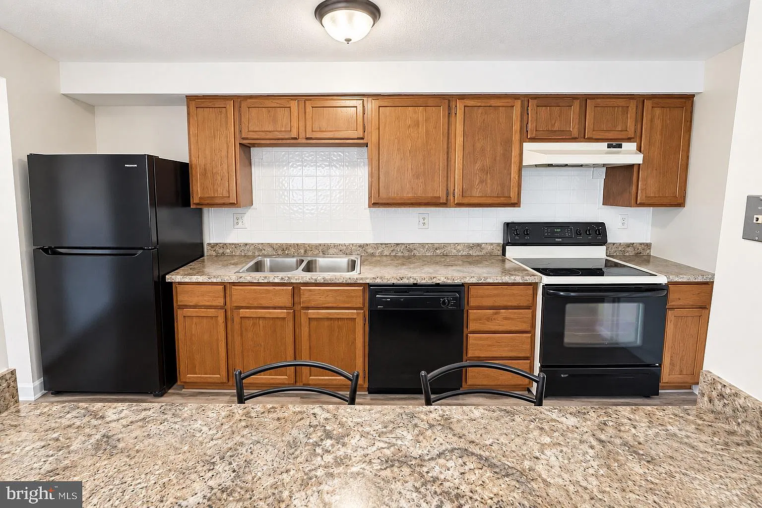 2 bed, 1011 sqft, $2,100 — Photo 4