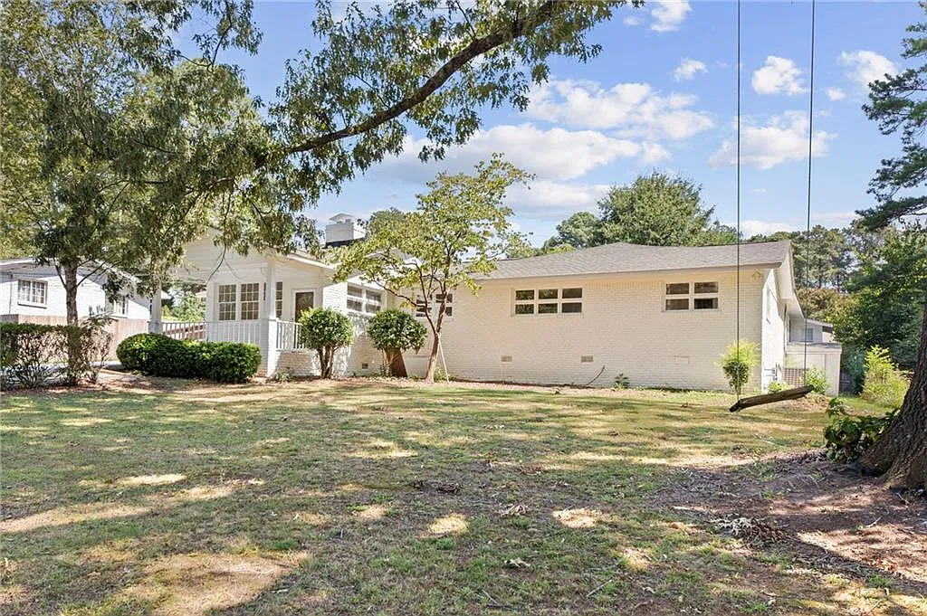 7 bed, 3.0 bath, 4587 sqft, $4,695 — Photo 3