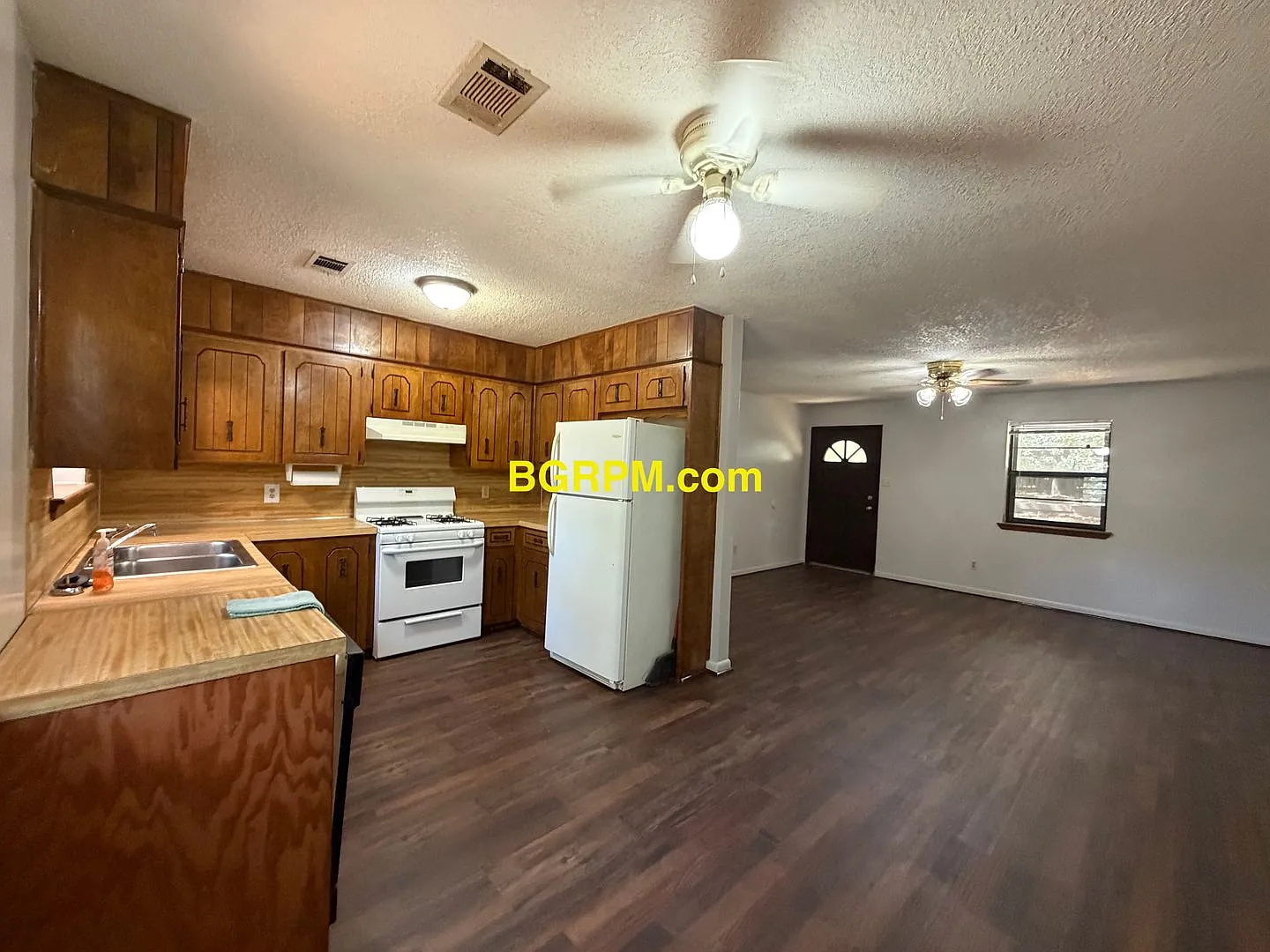 3 BD, 1 1/2 BA, home in Sherwood — Photo 4