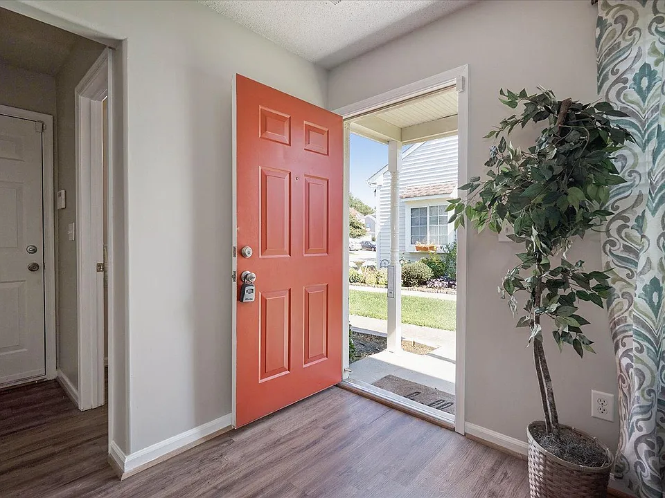 6226 Oakglen Dr