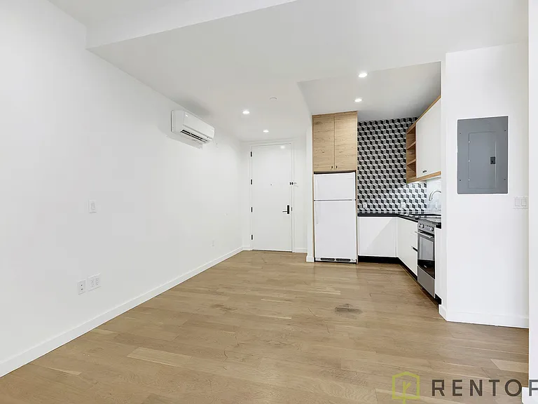 1875 Atlantic Ave #203R — Photo 2