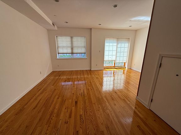 5th image of 1833 E 13th St Ste 2