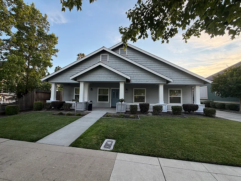 813 S School St — Photo 1