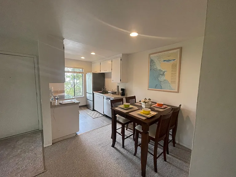 2202 Golden Oaks Ln — Photo 5