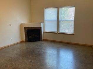 24 N Governor St #B, Iowa City, IA 52245