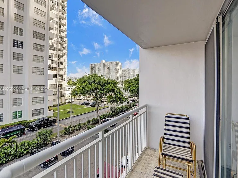 18051 Biscayne Blvd #304 — Photo 29