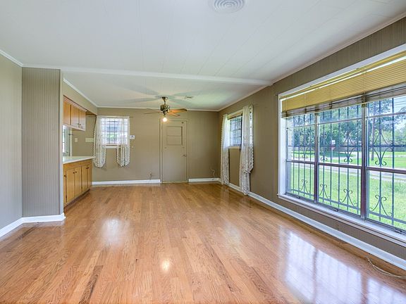 3rd image of 24435 Ferdinand St