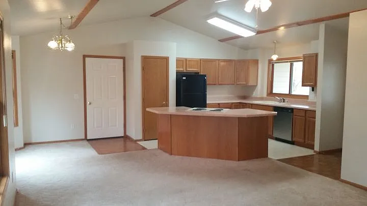235 Emerald Dr — Photo 4