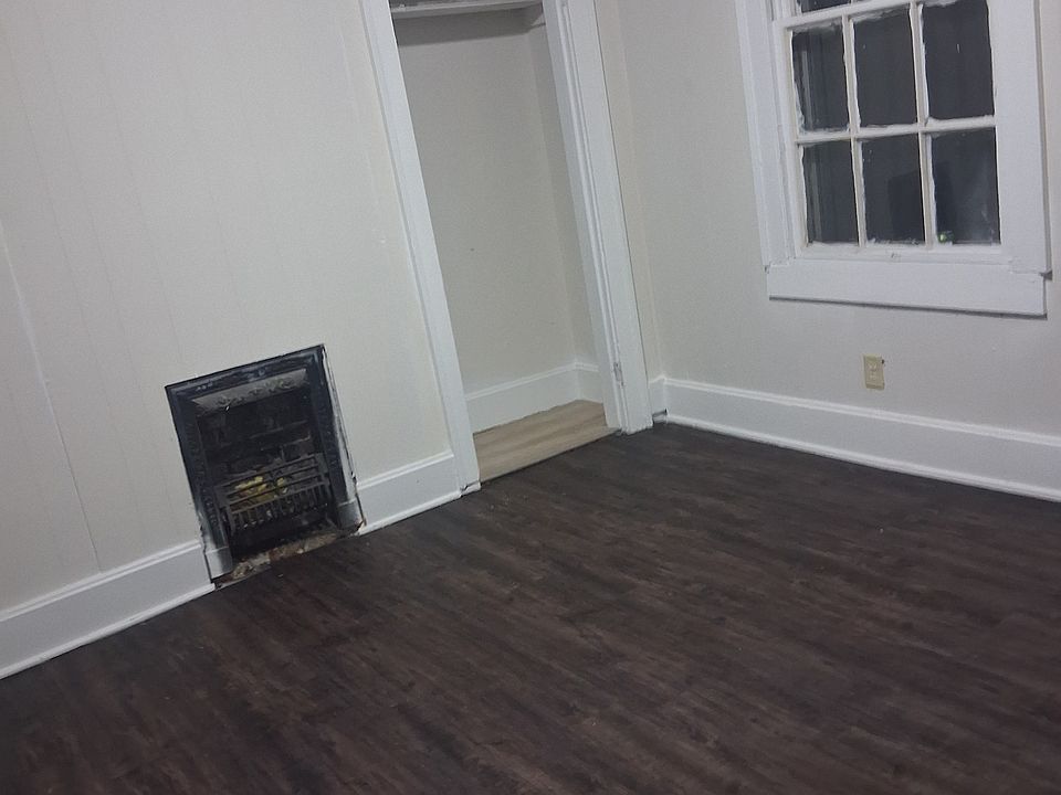 1st image of 215 Maple St