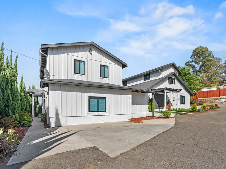 16021 Pomerado Rd — Photo 45
