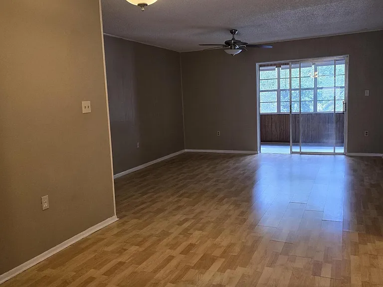 3135 Shady Dell Ln #212 — Photo 3