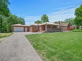 2104 E 29th St, Des Moines, IA 50317