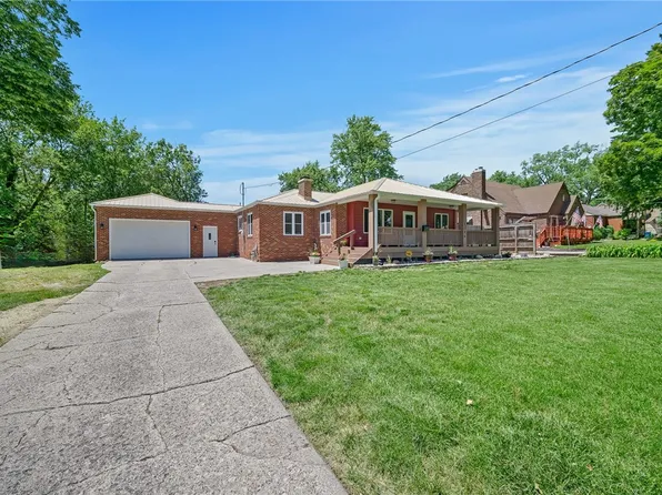 2104 E 29th St, Des Moines, IA 50317