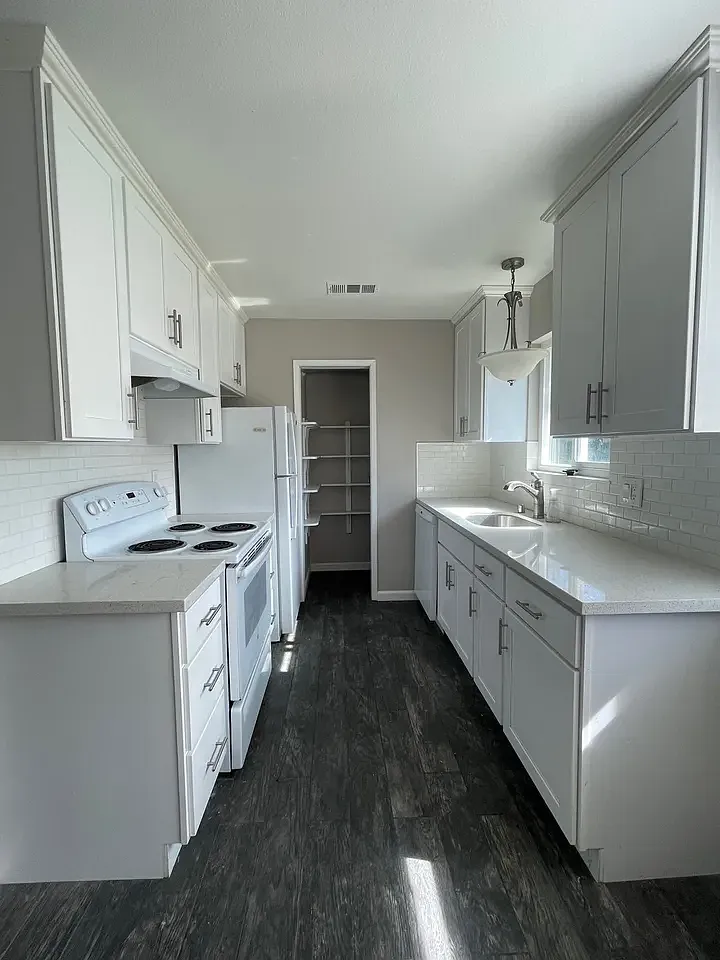 2 bed, 1014 sqft, $3,678 — Photo 2