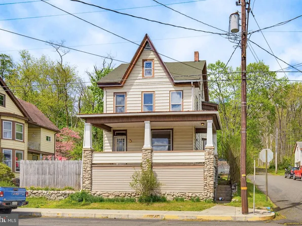 1947 E Grand Ave, Tower City, PA 17980