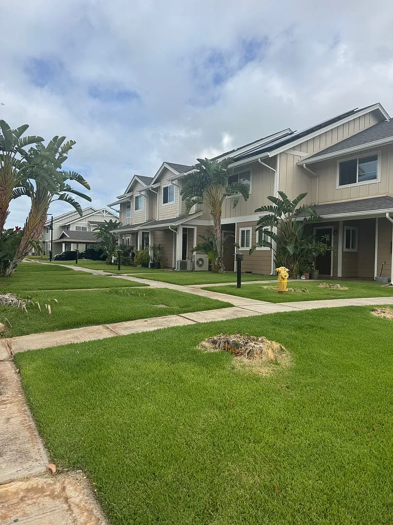 Partly Furnished 2 bedroom 2 1/2 bath SIngle family attached townhome — Photo 2
