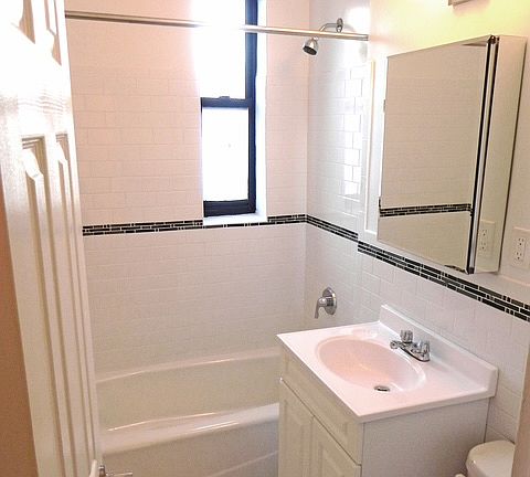 2nd image of 3439 Knox Pl APT 6B