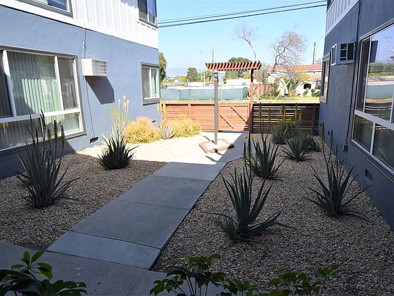 3rd image of 5103 Cahuenga Blvd APT 11