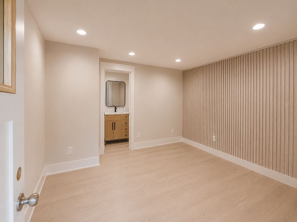 2nd image of 551 Elm St #9