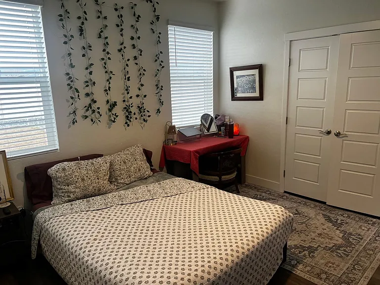 2459 Park Vista St #B — Photo 8