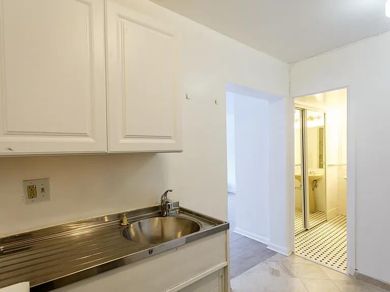 922 24th St NW #111 — Photo 4