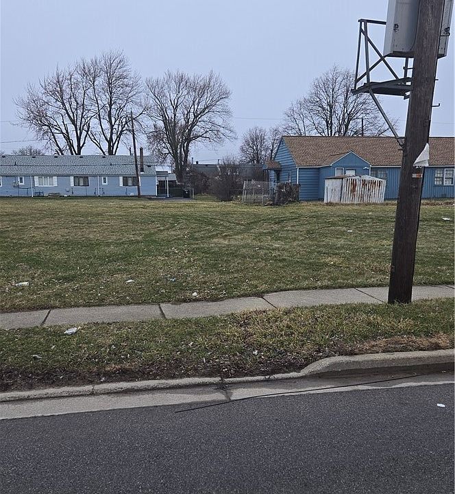 1st image of 10 Browning Ave #17