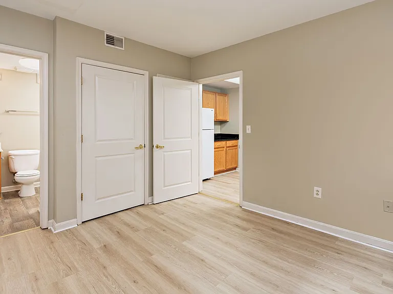 Astor Court Apartments — Photo 16