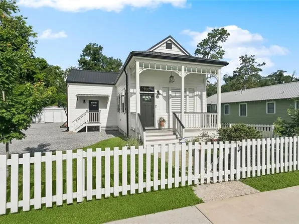 702 Pine St, Madisonville, LA 70447