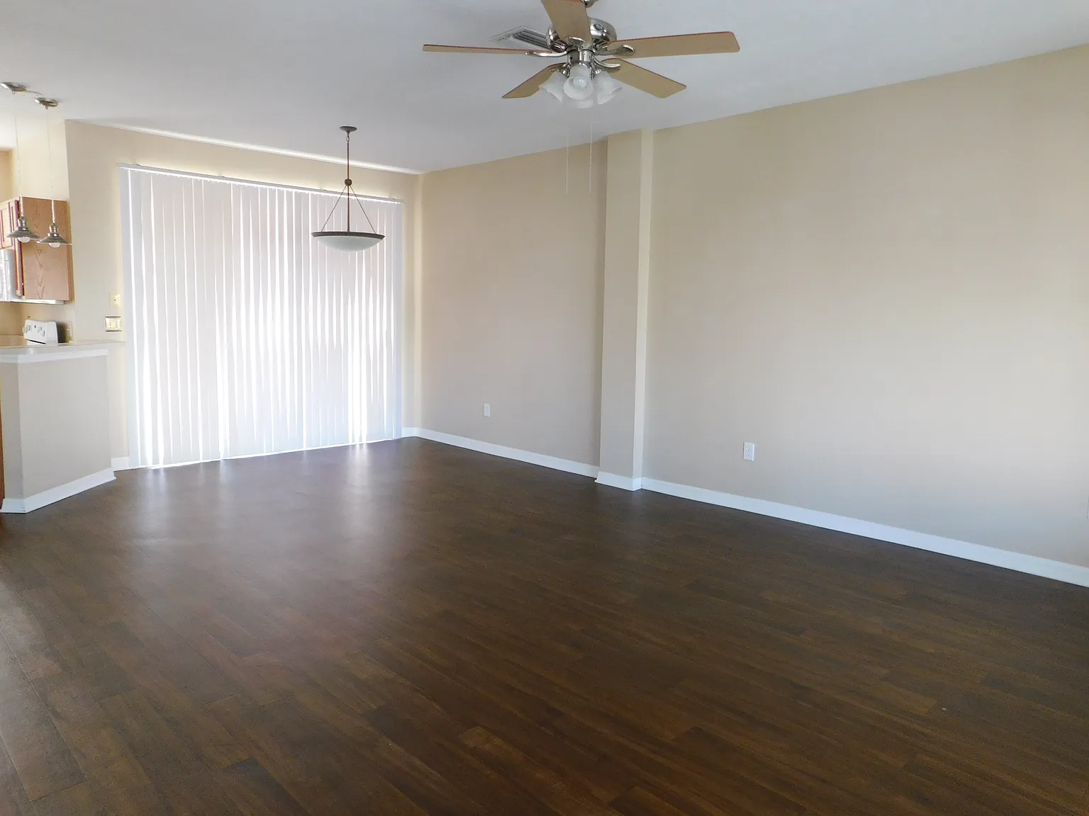 Beautiful Townhouse In Westchase/Countryway Area — Photo 2