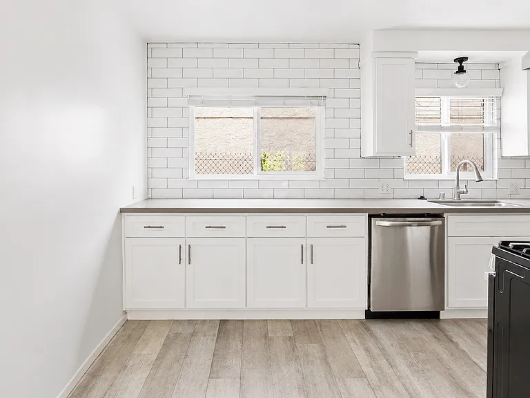 1676 Manning Ave #6 — Photo 2