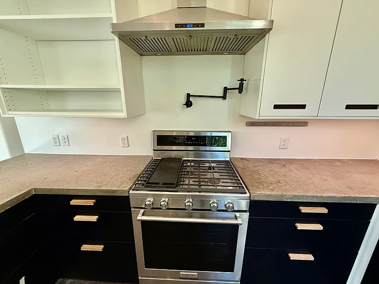 1304 Singleton Ave — Photo 8