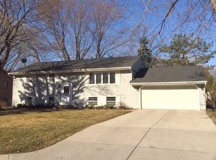 7225 Riverdale Rd, Brooklyn Center, MN 55430
