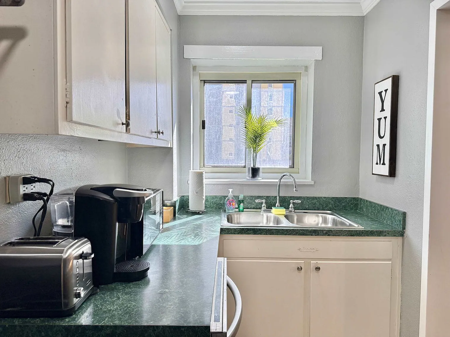 2 bed, 2.0 bath, 592 sqft, $2,406 — Photo 4