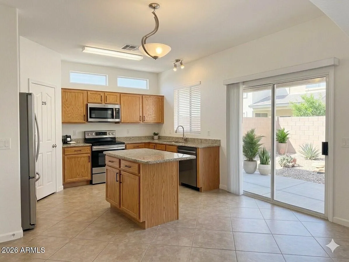 3 bed, 2.5 bath, 1533 sqft, $2,200 — Photo 2