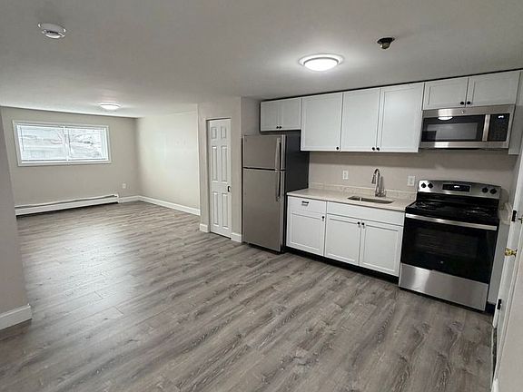 3rd image of 134-140-148 Willard St #148-3