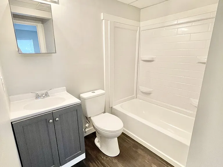 512 Crittenden St #5 — Photo 4