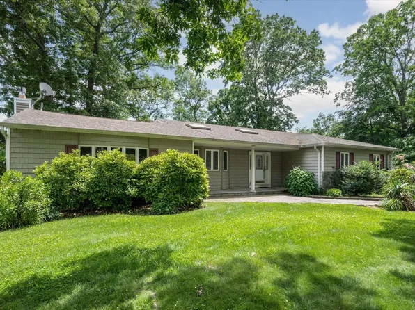 25 Southwick S, Plainview, NY 11803