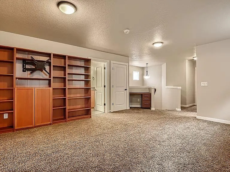 4016 SE 168th Ave — Photo 3
