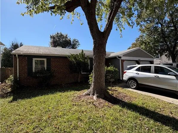 3033 Glastonbury Dr, Virginia Beach, VA 23453
