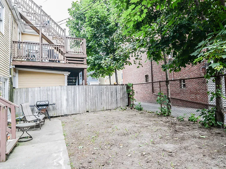 546 E 8th St #1 — Photo 23