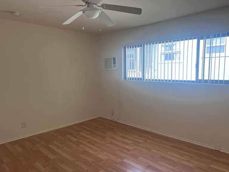 2601 W Victory Blvd #J — Photo 11