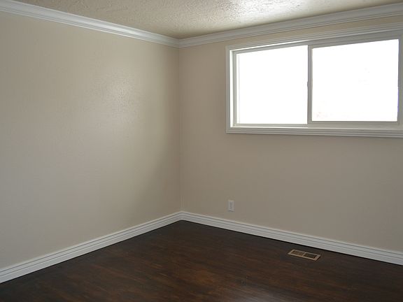 4th image of 4563 S Balsam Ave
