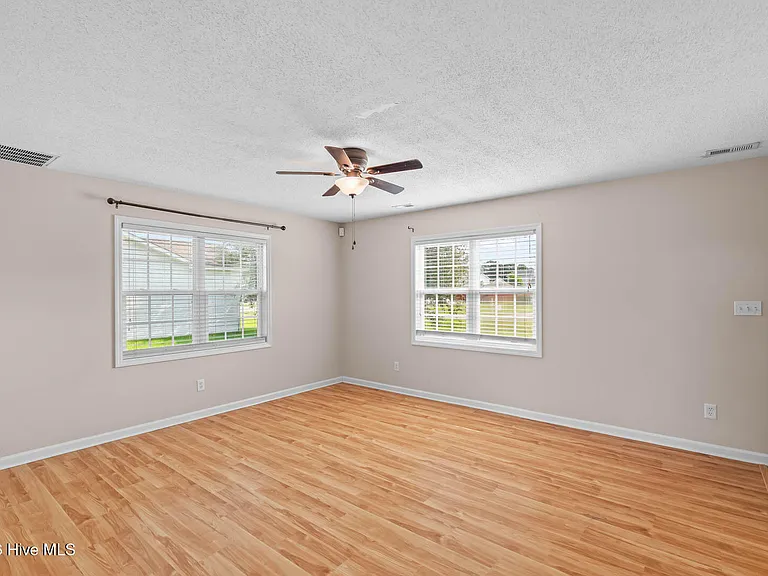 303 Mann St — Photo 7