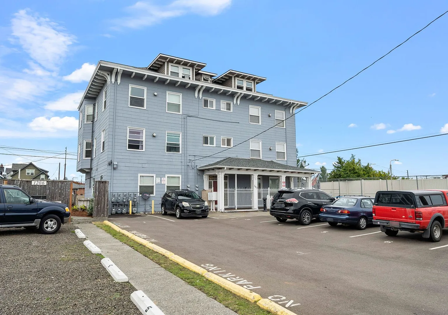 Kitsap Inn Apartments — Photo 1