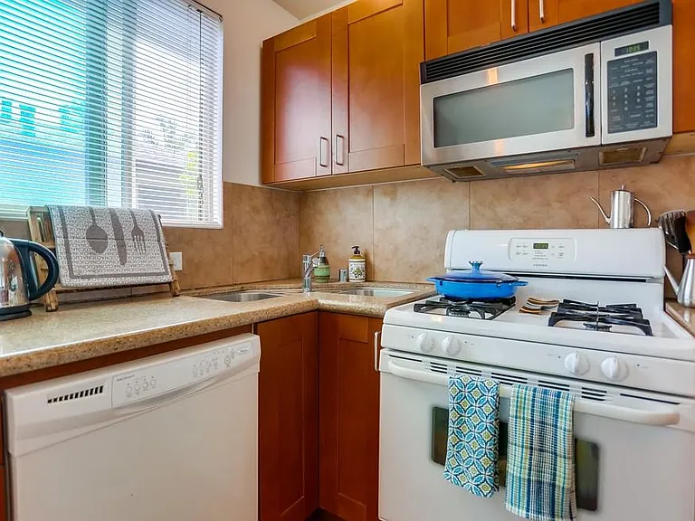 1063 Loring St — Photo 3