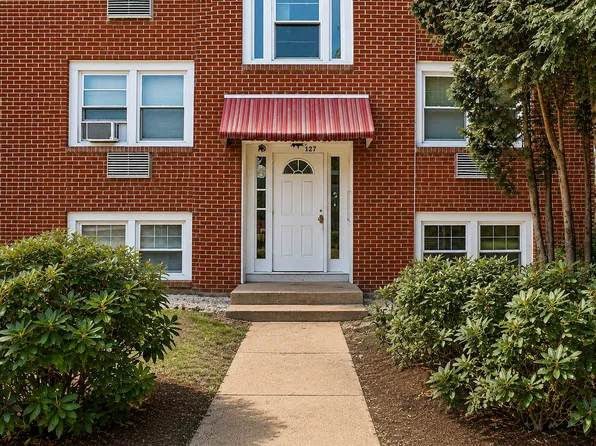 127 Trenton St, Pawtucket, RI